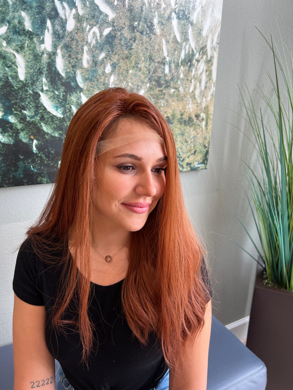 Worn styling slight side free part
Sophisticated look with highlights