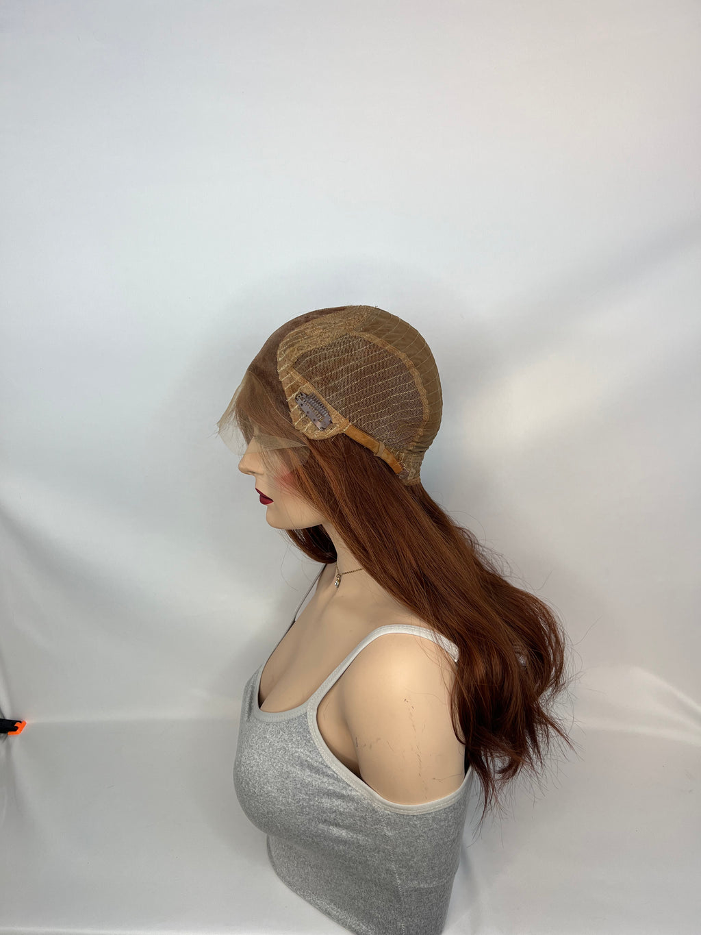 Side profile
Natural parting and lace front construction Inside
